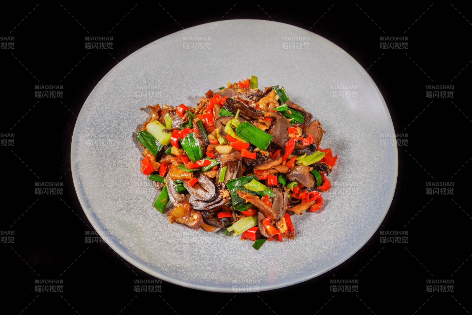 炒蘑菇配彩椒图片