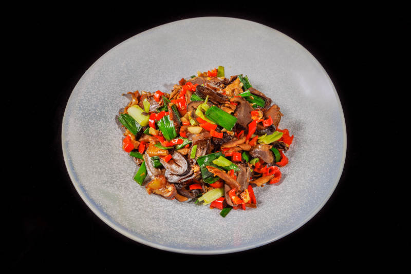 炒蘑菇配彩椒图片