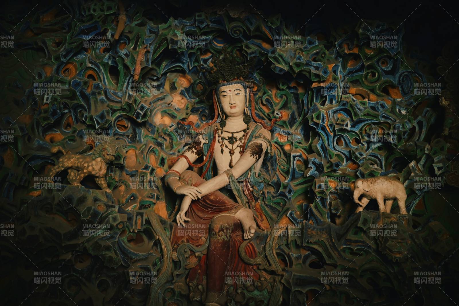 正定古城隆兴寺悬塑倒坐观音图片