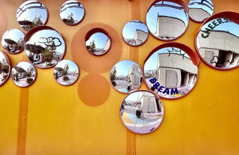 镜面艺术墙 梦想与欢呼图片