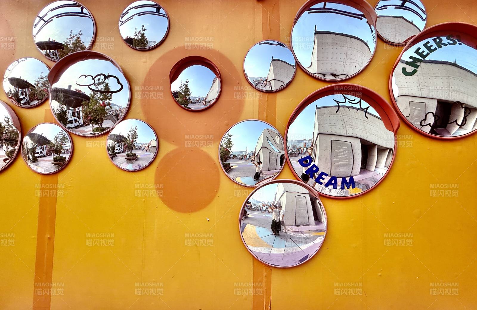 镜面艺术墙 梦想与欢呼图片