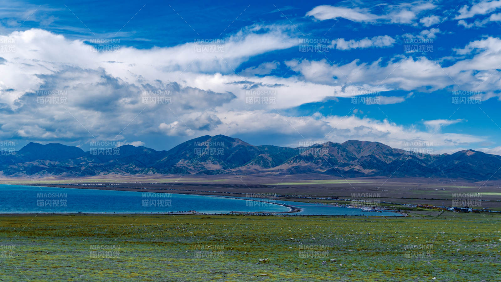 赛里木湖全景图片