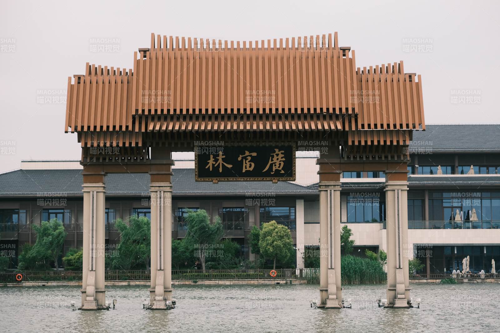 广富林文化遗址入口牌坊图片