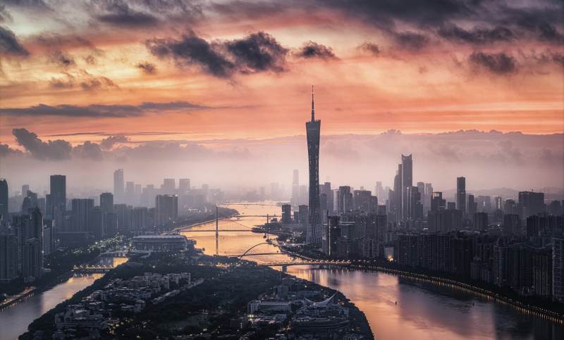 广州塔与珠江的晨曦美景图片
