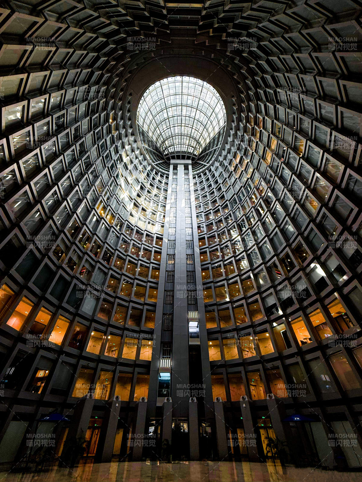 北京城奥大厦现代建筑内部穹顶设计图片