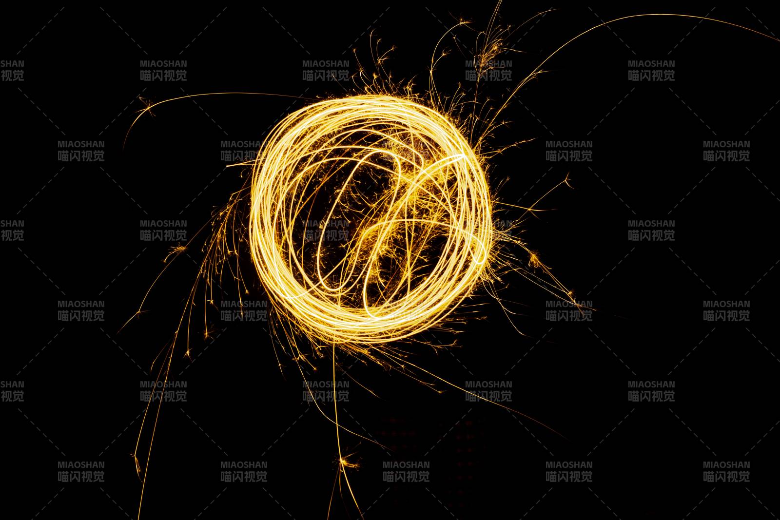 火花交织的金色圆环图片