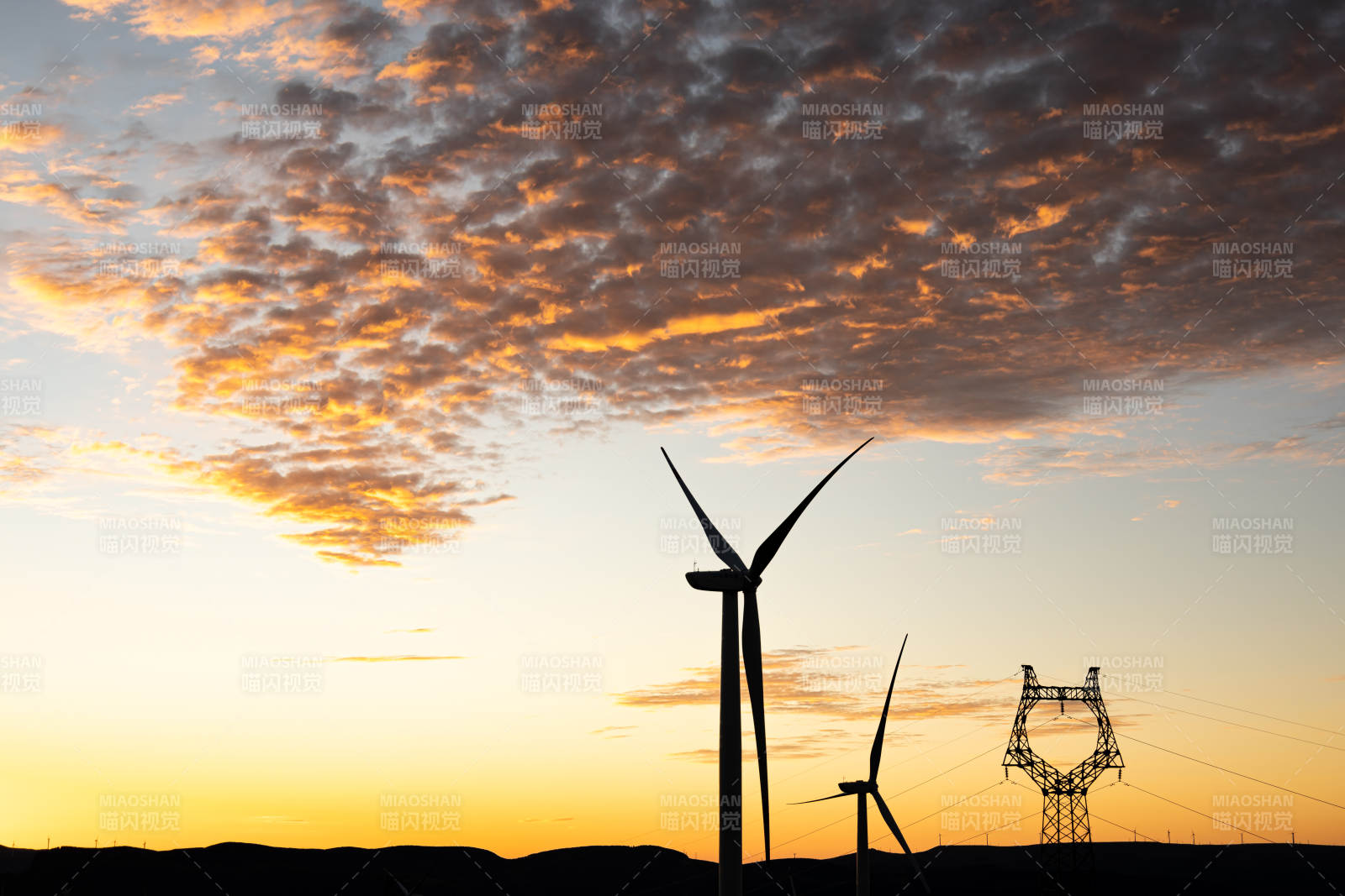 风车剪影夕阳下图片