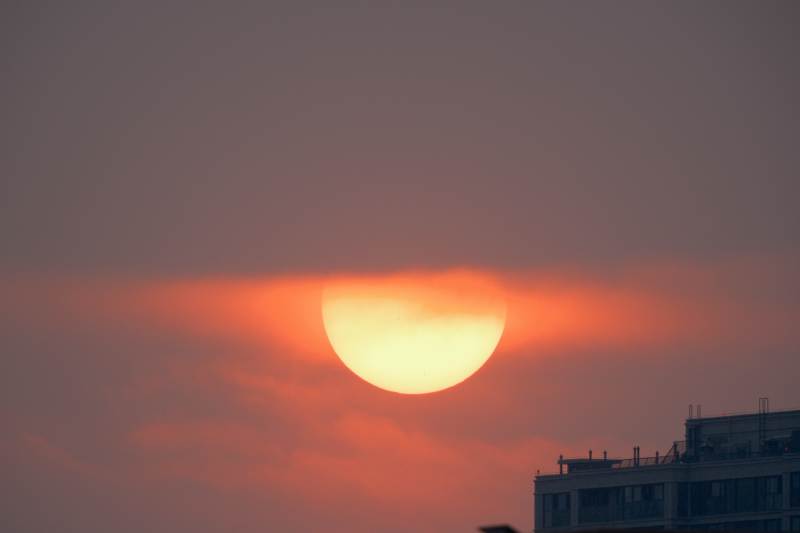 夕阳西下 城市剪影图片
