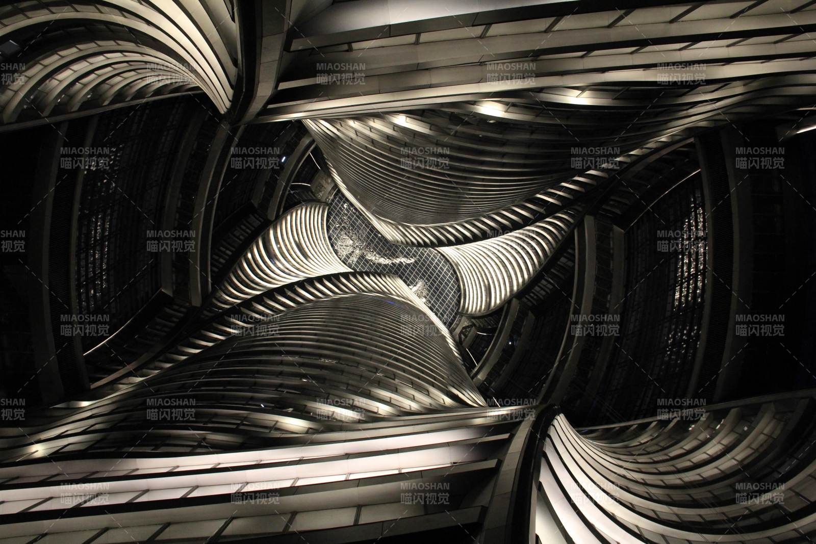 未来感金属螺旋结构图片