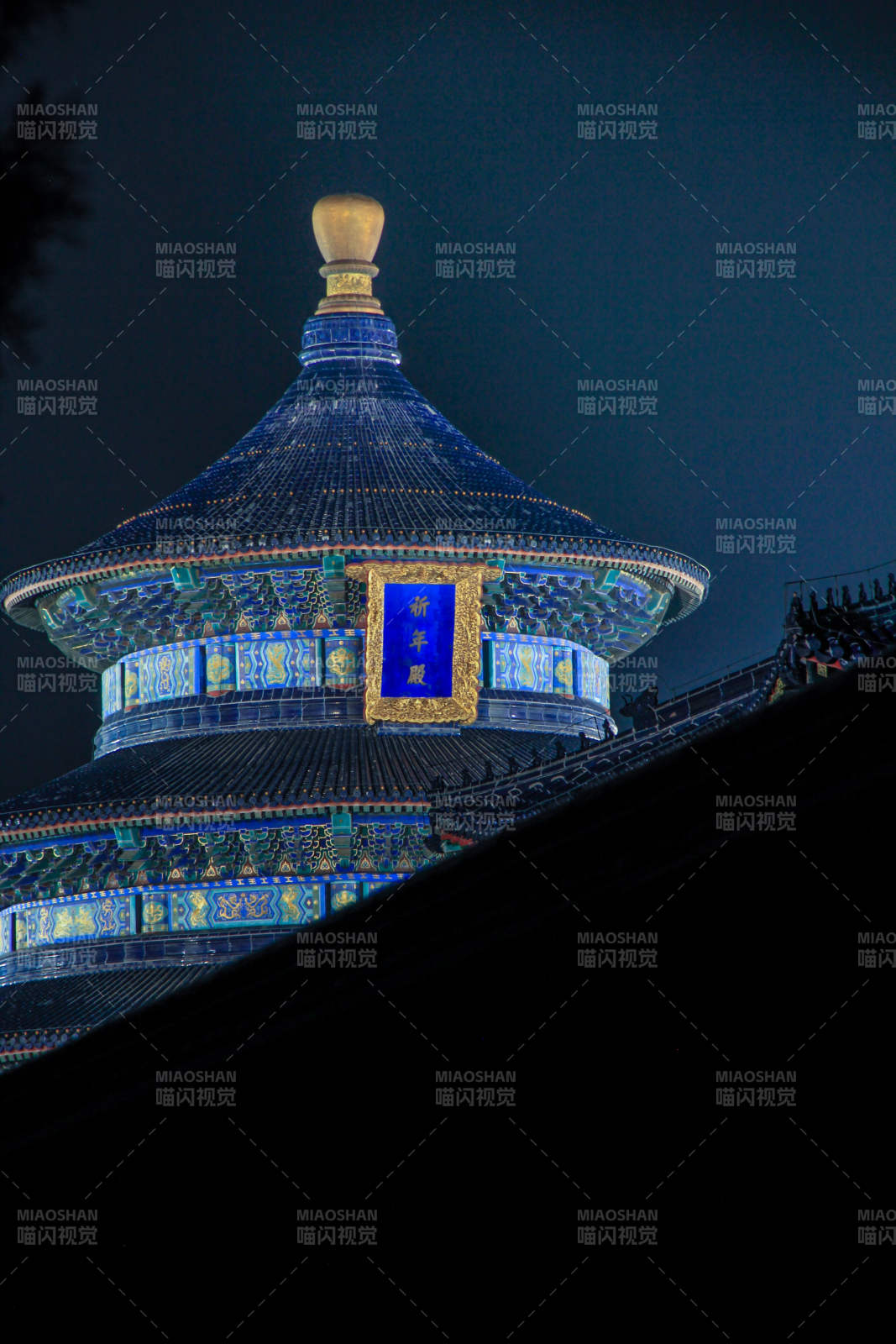 夜幕下的天坛光辉璀璨图片