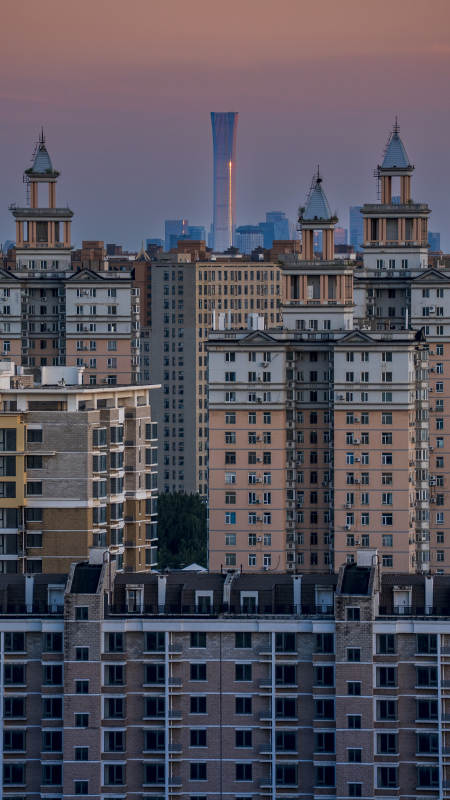 北京城市高楼林立 夕阳映照图片