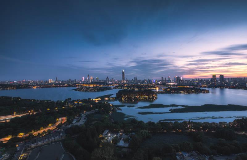 玄武湖夜景南京灯火辉煌图片