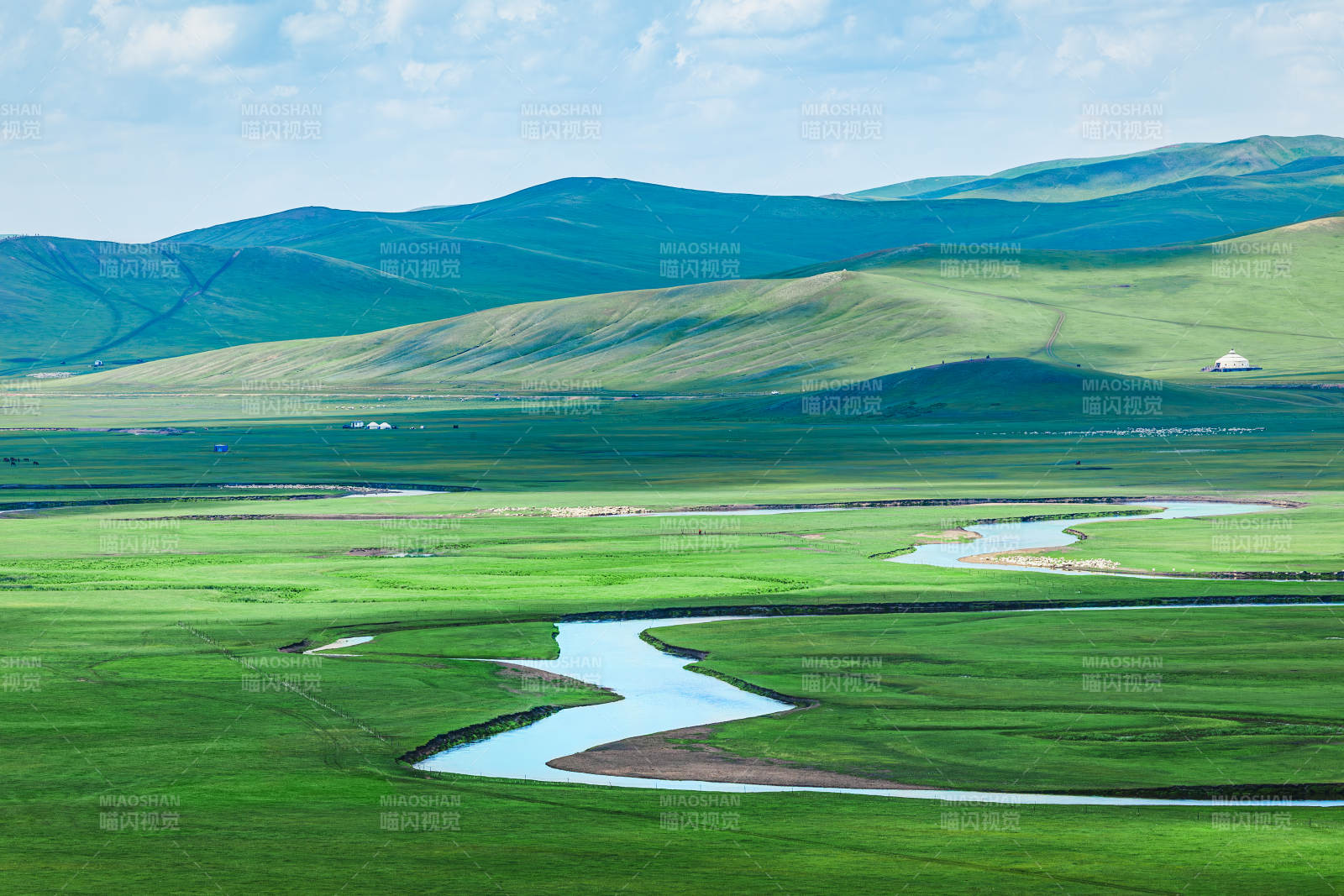 草原河流蜿蜒美景  莫尔格勒河图片