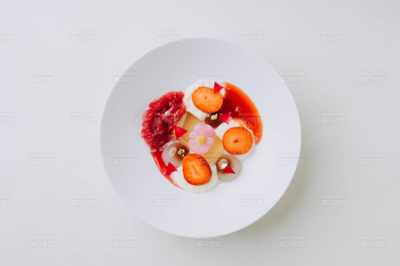 精致水果甜品盘图片
