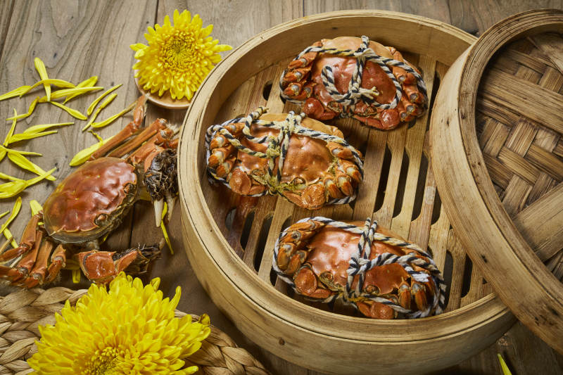 蒸螃蟹与菊花装饰图片