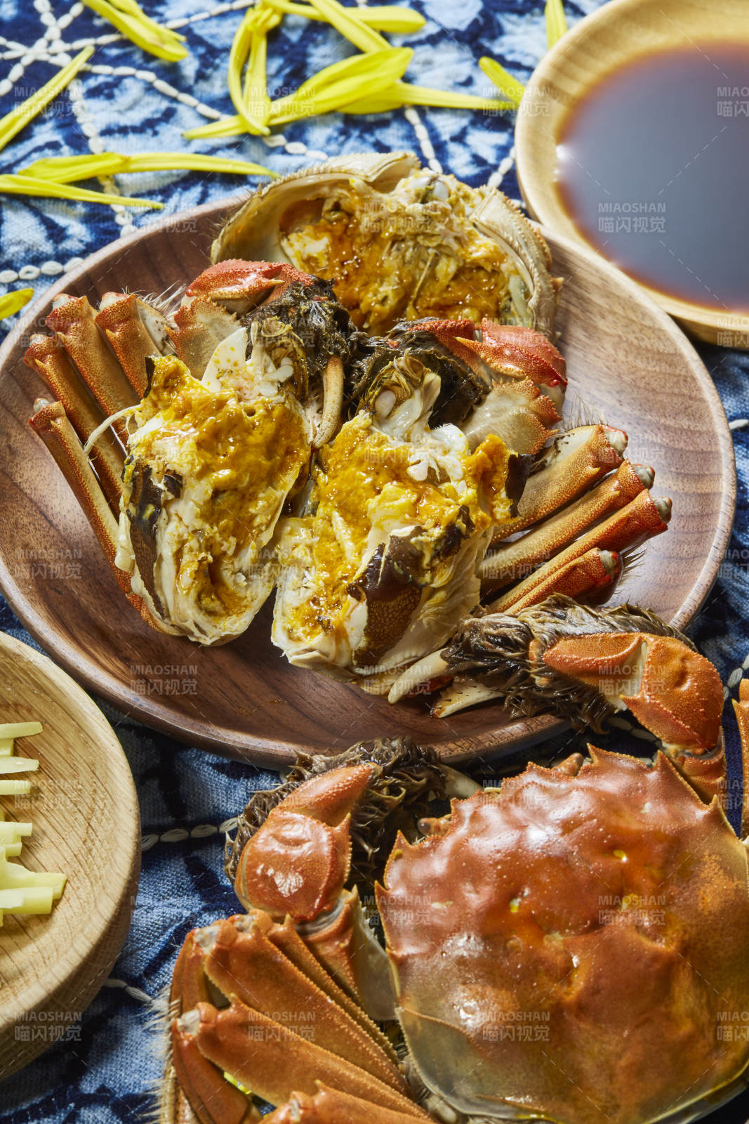 清蒸大闸蟹配蘸料图片