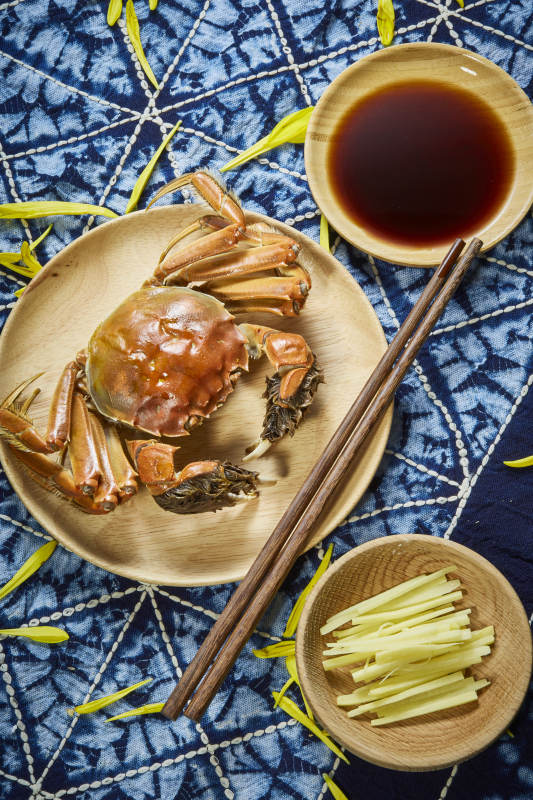 清蒸大闸蟹配姜醋碟图片