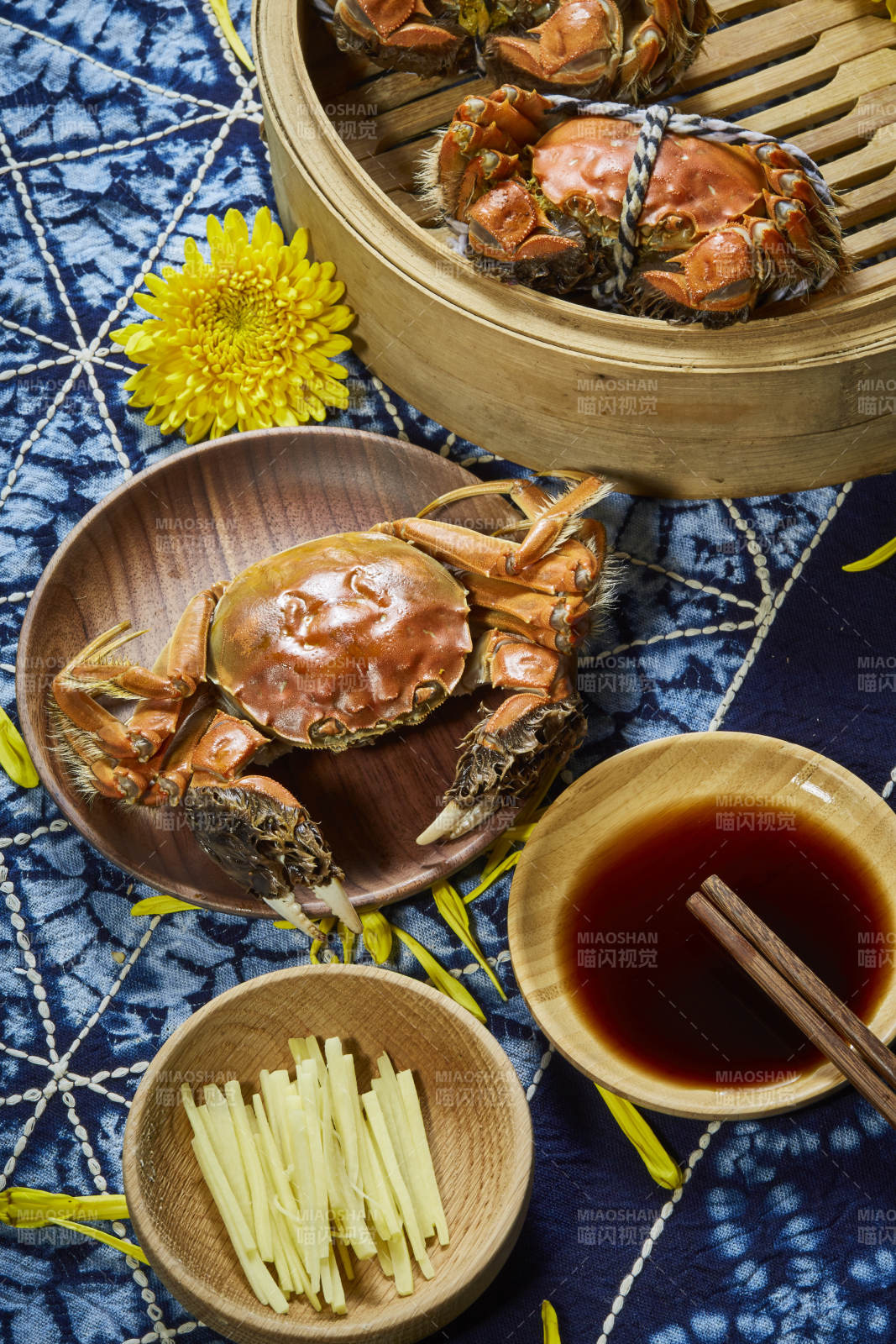 清蒸大闸蟹配姜醋汁图片