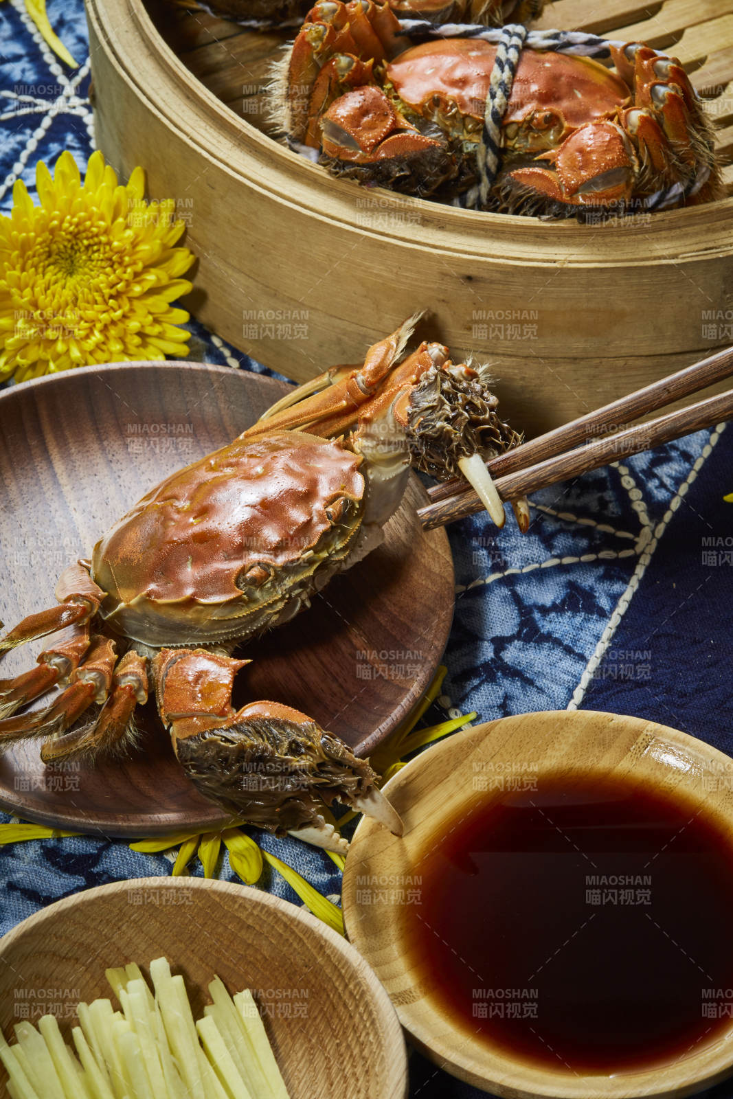 蒸蟹配姜醋 秋日美味图片