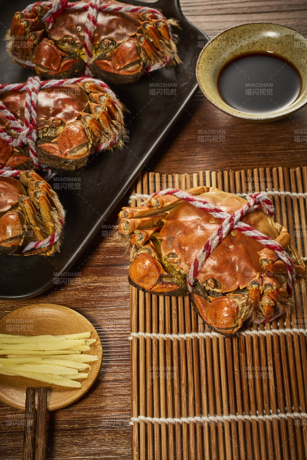 蒸螃蟹配姜醋碟图片