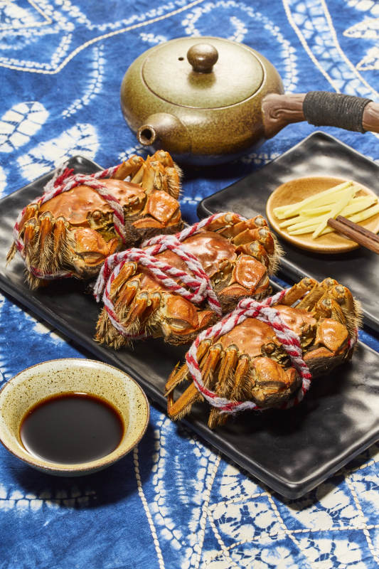 清蒸大闸蟹配茶点图片