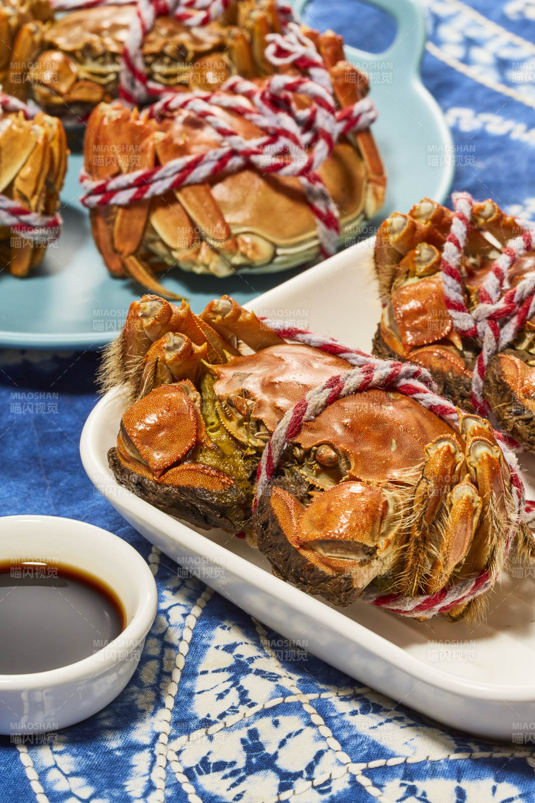 红绳绑蟹 美味佳肴图片