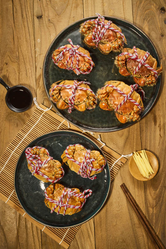 大闸蟹美食摆盘图图片