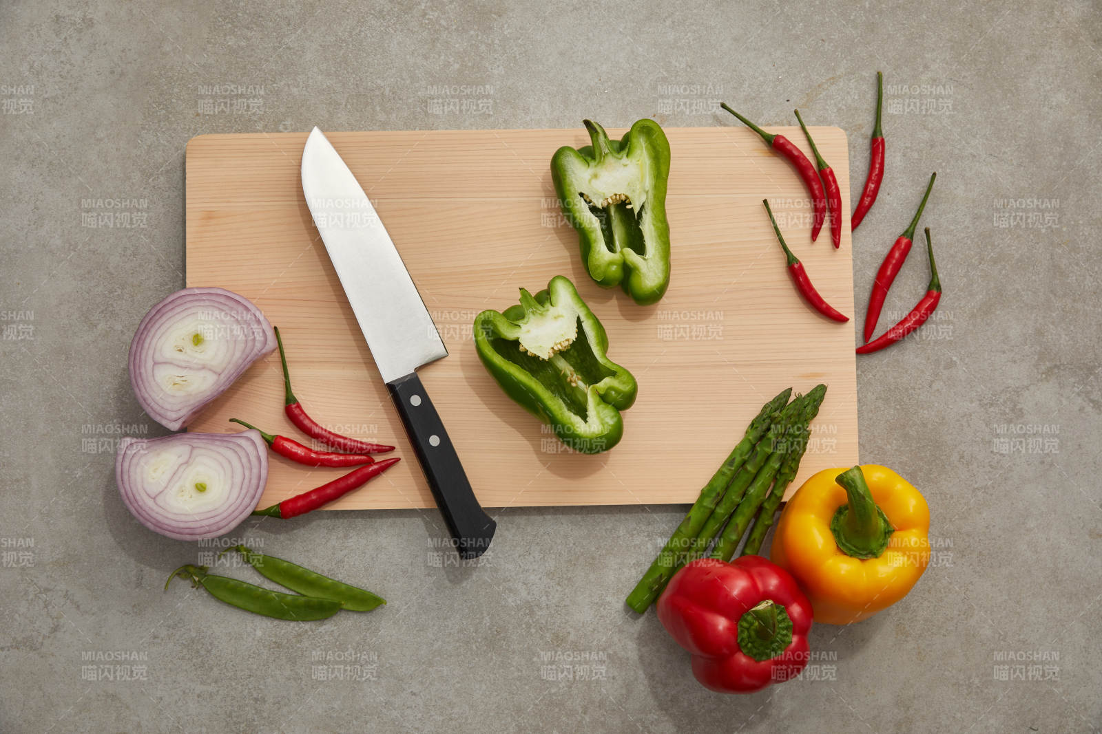 厨房切菜场景展示图图片
