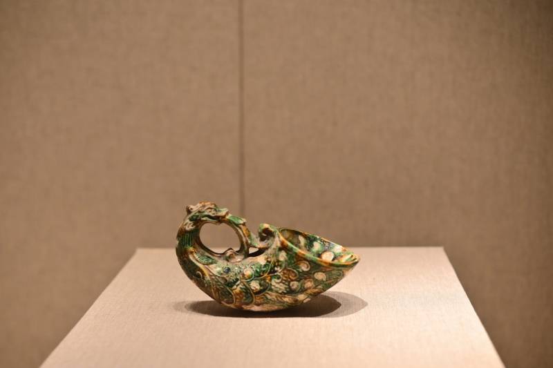  河南省博物院唐代三彩孔雀杯图片