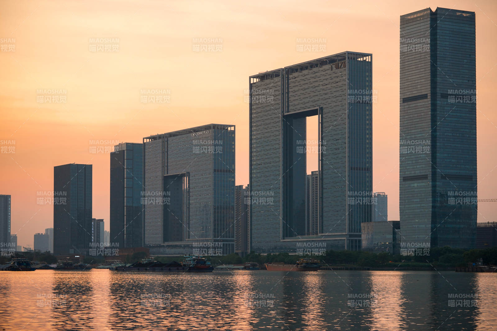 城市天际线与湖景黄昏 广州之窗 黄昏图片