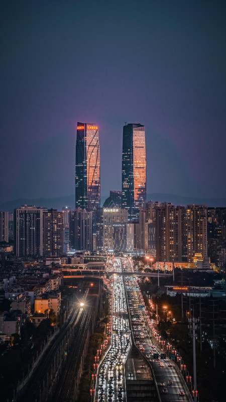 昆明双塔灯火辉煌图片