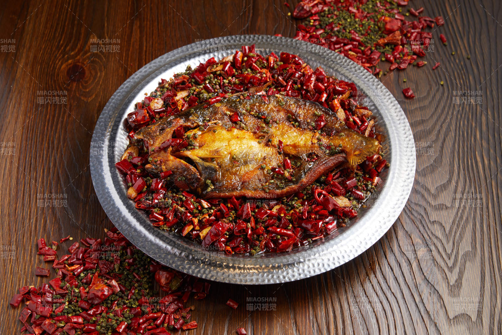 麻辣烤鱼 辣味十足图片