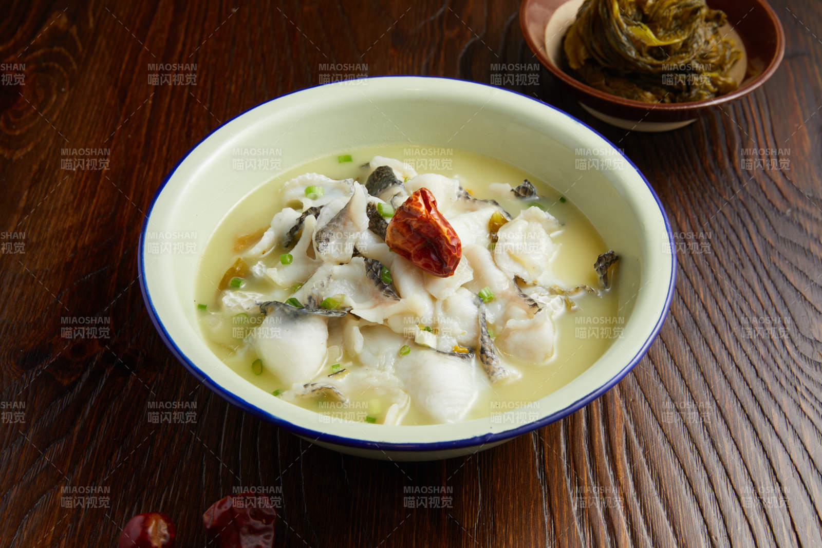 酸菜鱼片汤图片