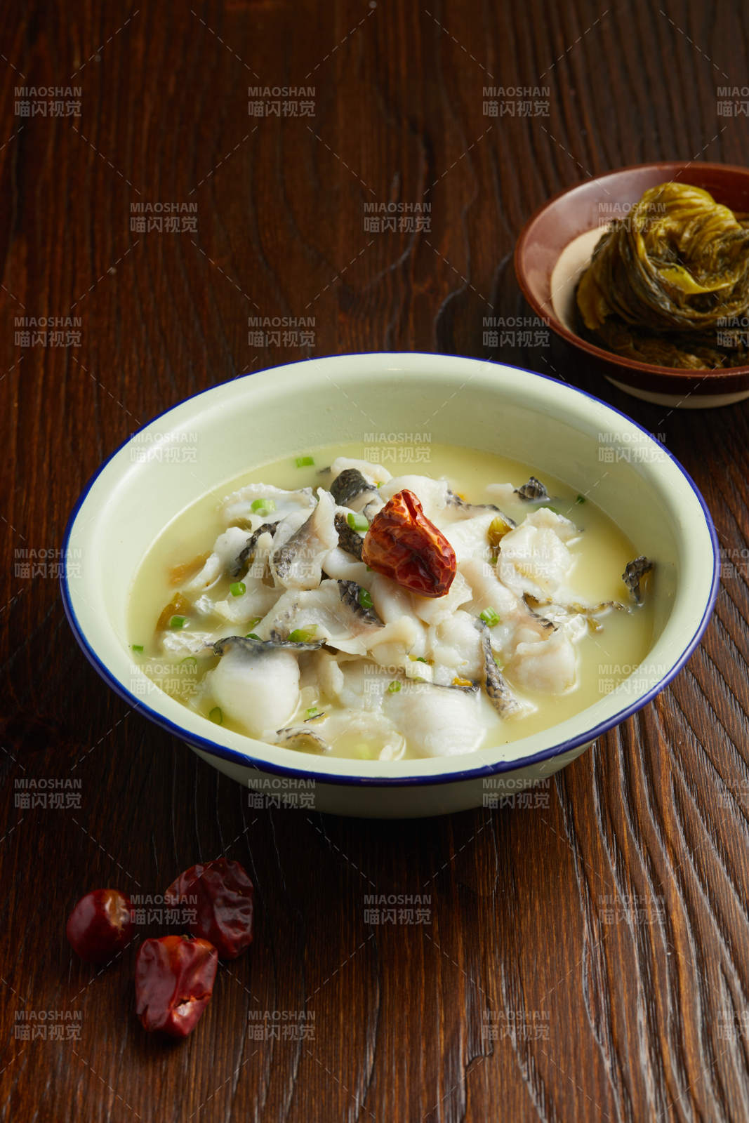 酸菜鱼片汤图片