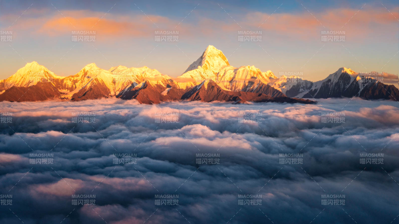 贡嘎山 冷嘎措云海金山图片