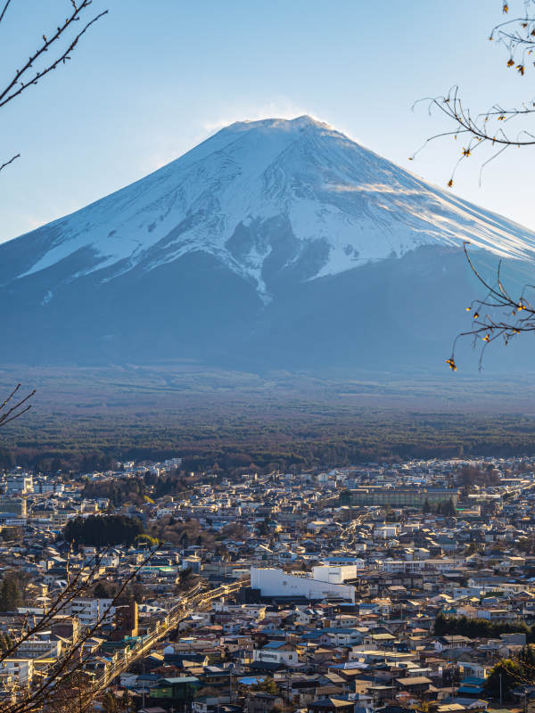 富士山下的宁静小镇图片