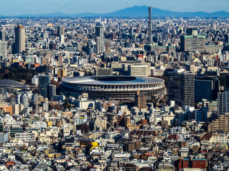 东京城市全景与体育场图片