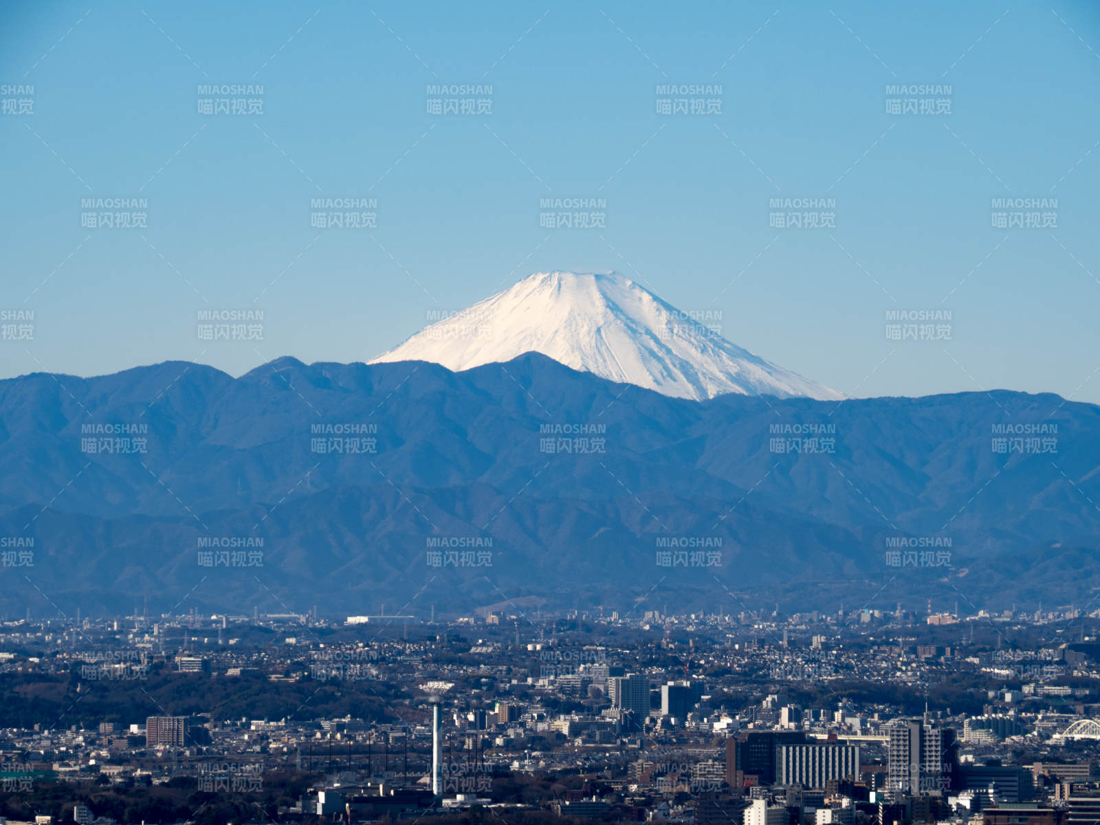 富士山与城市景观图片