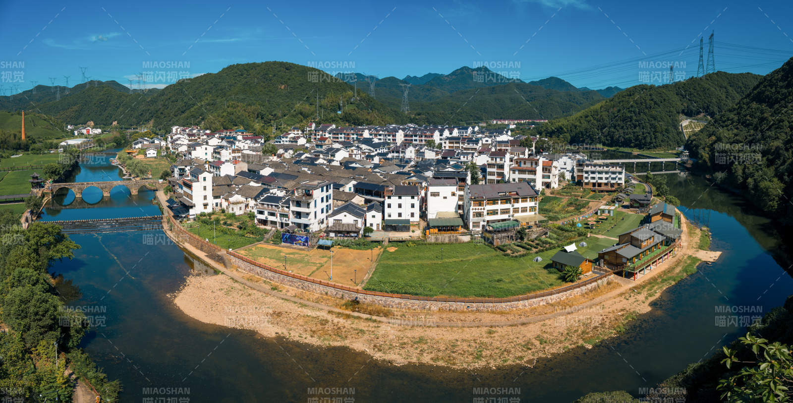 山水环绕的古村落风光--浦江诗人小镇图片