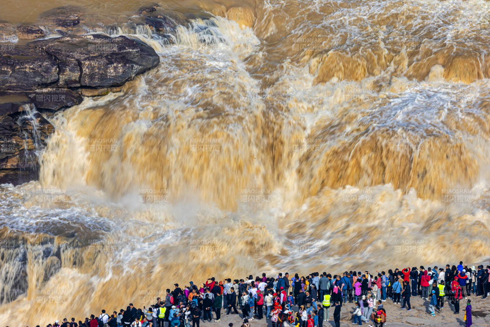 黄河壶口瀑布壮观景象图片