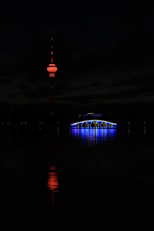 夜色中的塔与桥图片