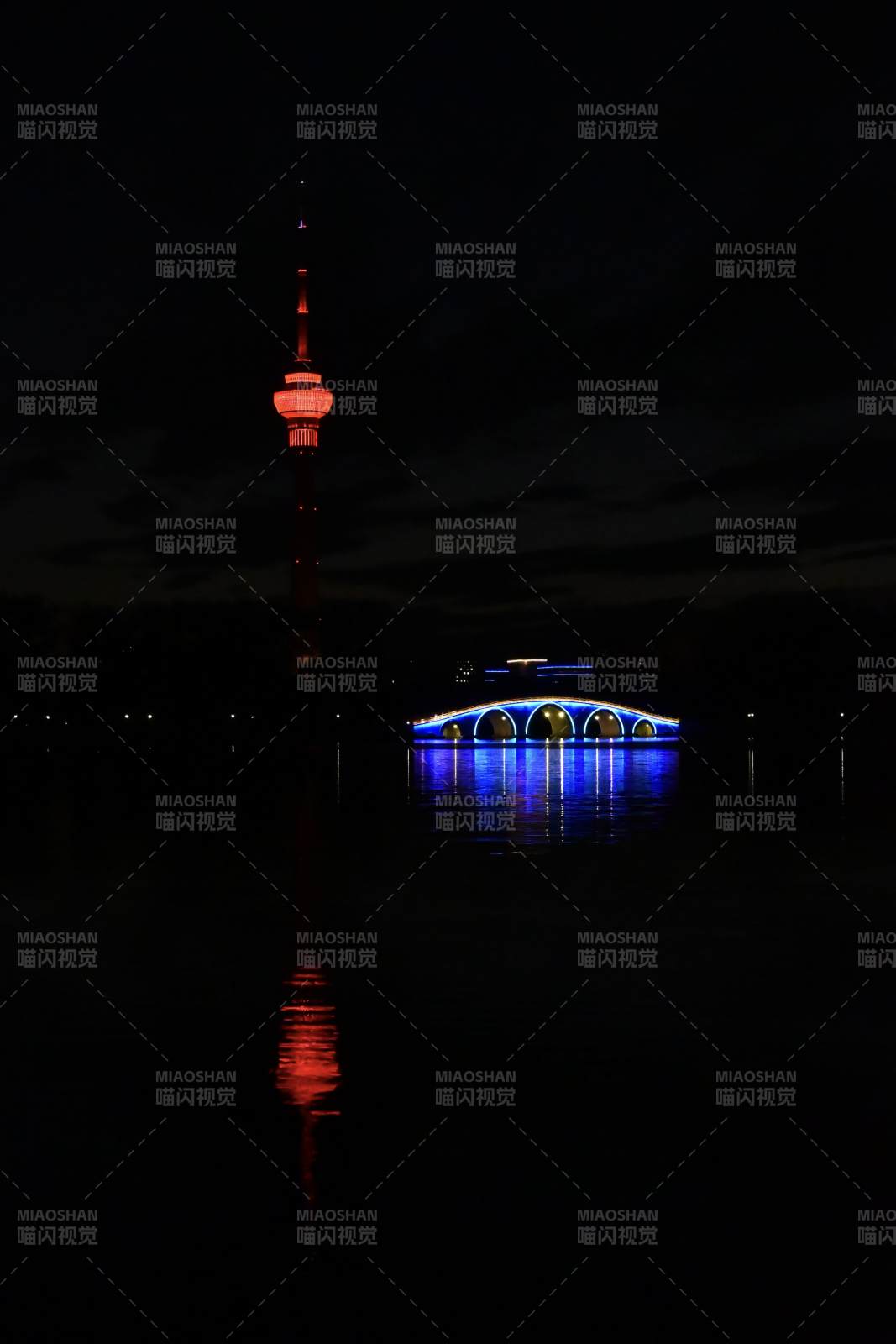 夜色中的塔与桥图片