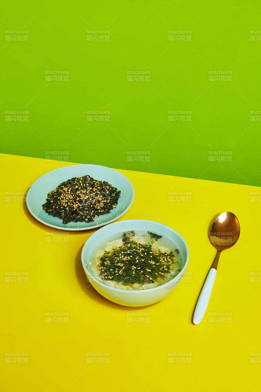 海苔粥与芝麻海苔碟图片