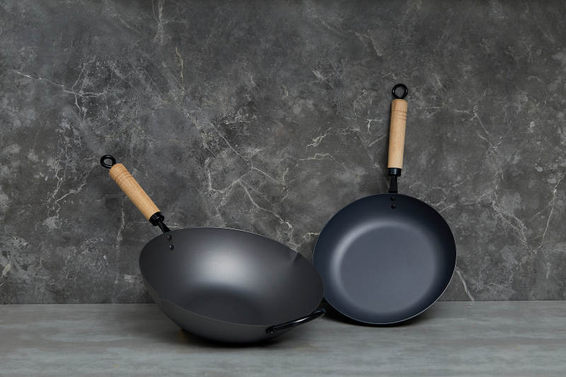 中式炒锅与平底锅对比图片