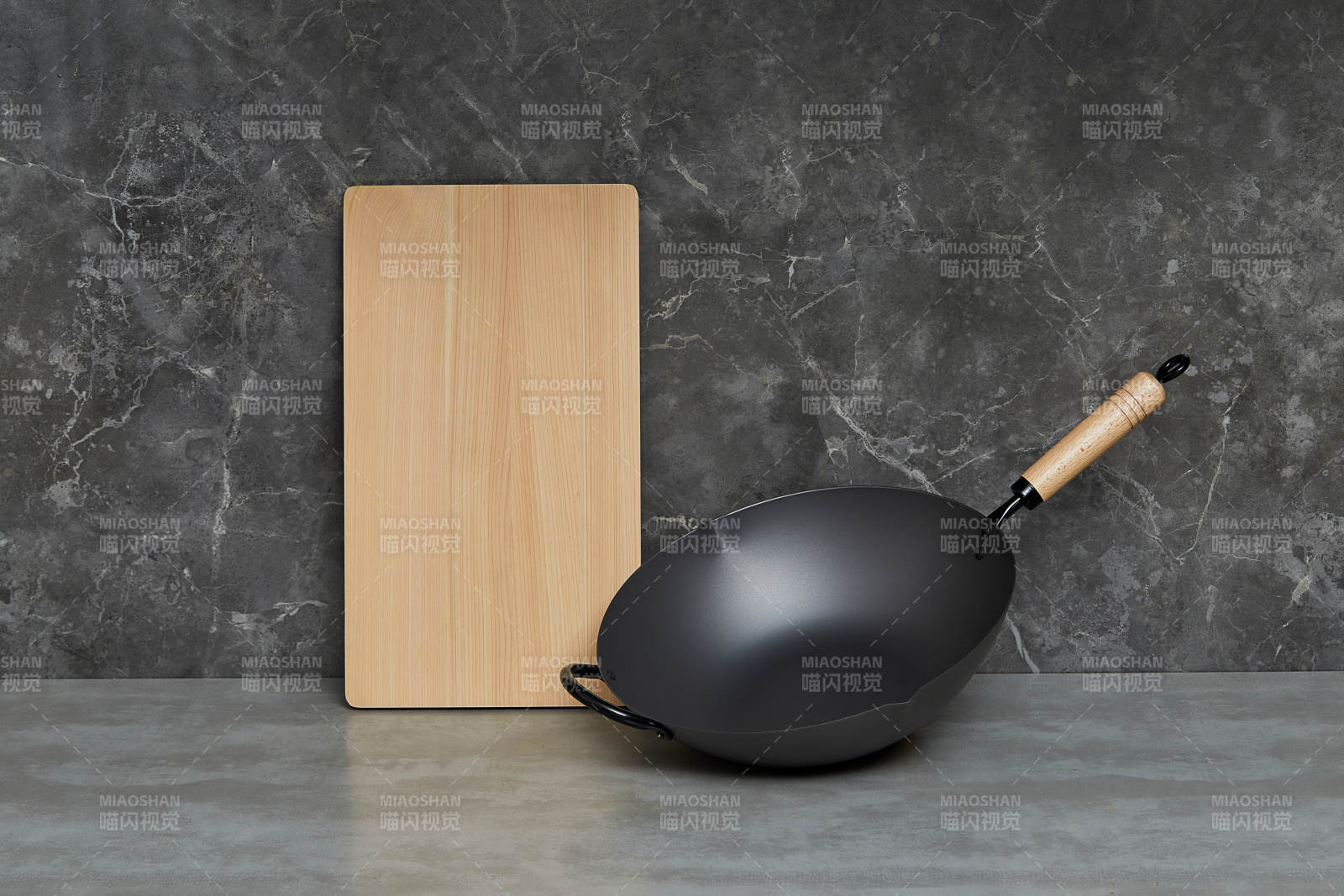 厨房必备 砧板与炒锅图片