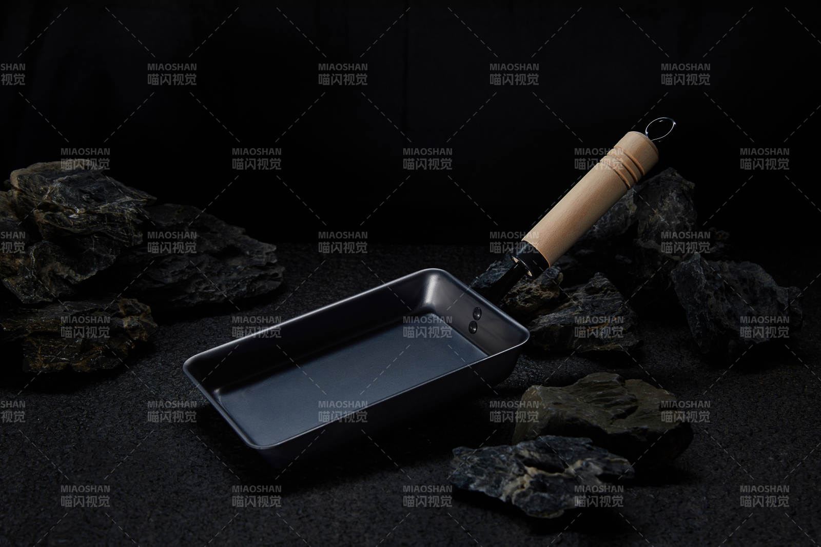 古风砚台与毛笔静物图图片