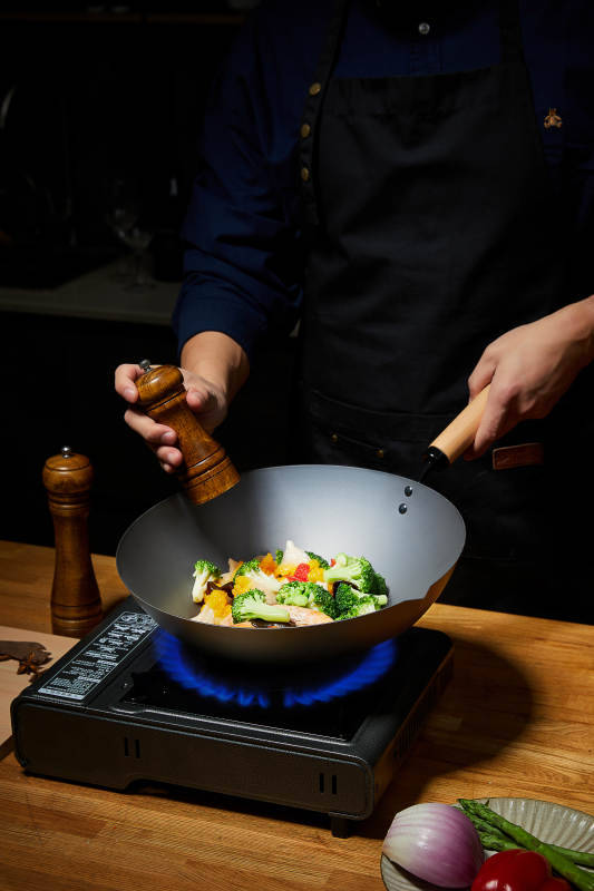 炒菜中的美味瞬间图片