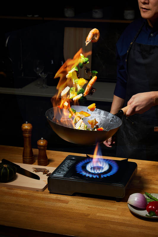 火焰翻炒 美味瞬间诞生图片