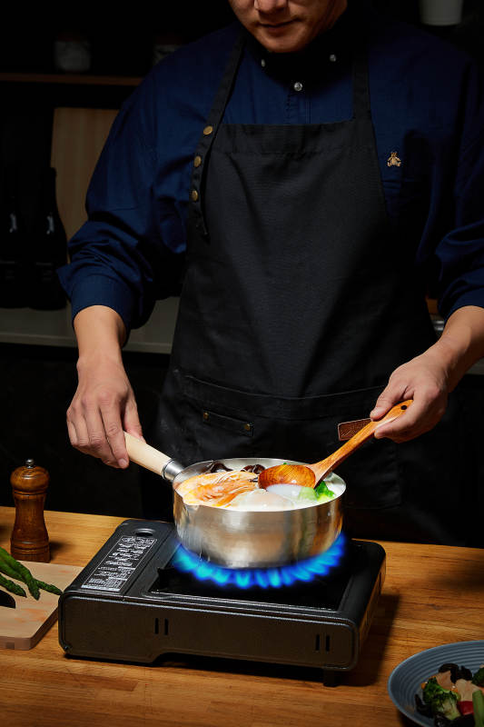 厨房烹饪 美味佳肴制作中图片