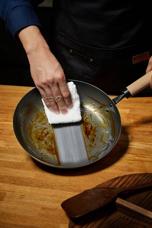 清洁锅底 轻松去污图片